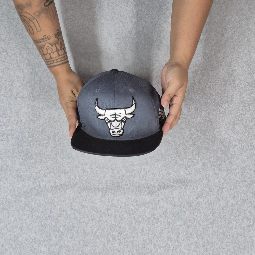 Chicago Bulls Men Baseball Cap OS Black Adidas Curved Snapback